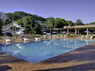 Hotel_Nacional_Inn_piscina